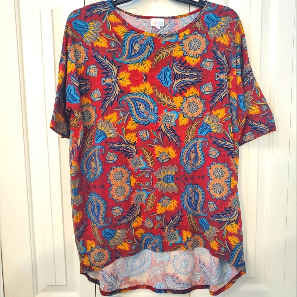 High/low lularoe top🍒